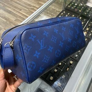Louis Vuitton Dopp kit clutch